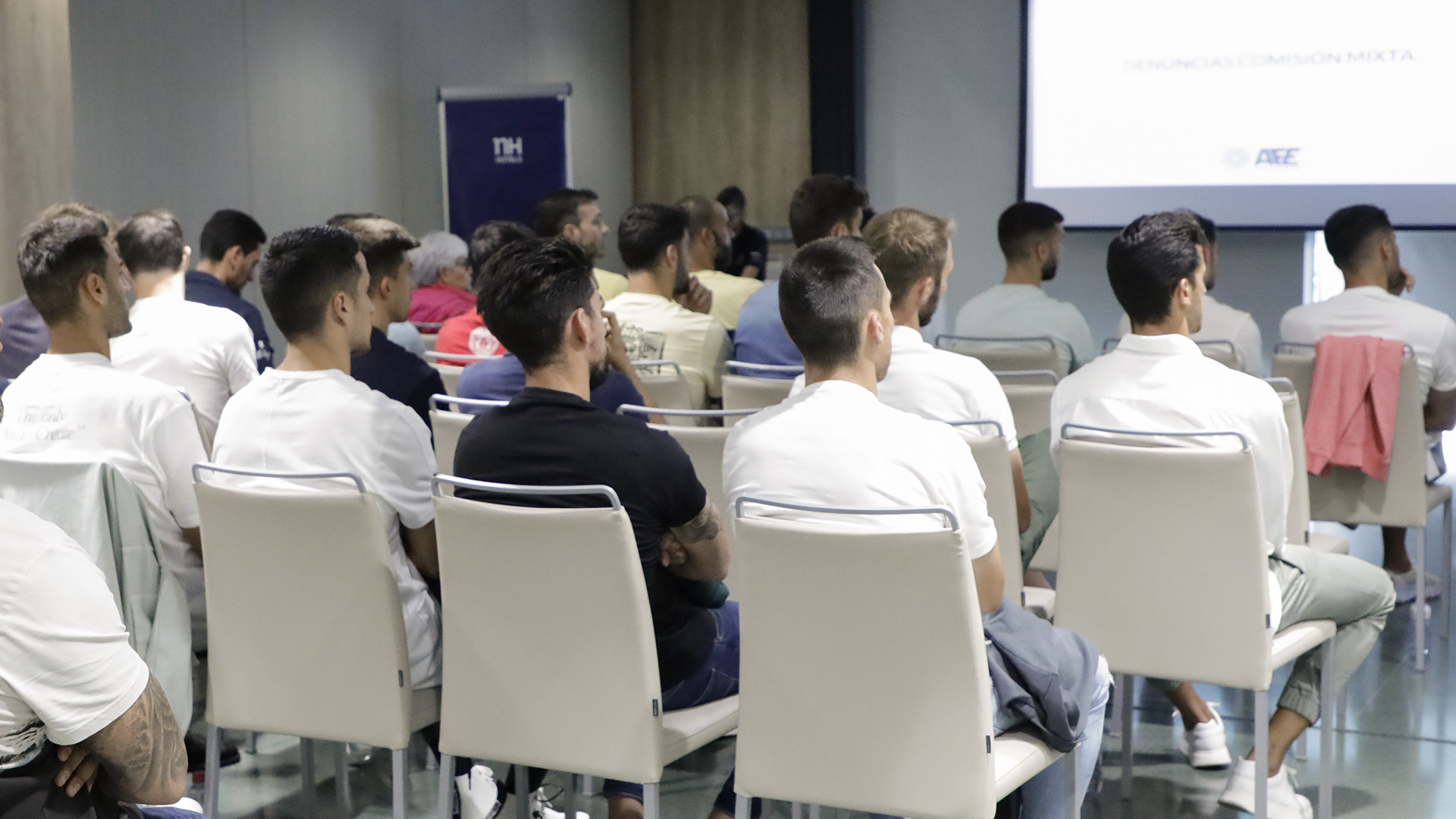 Reunión futbolistas Primera RFEF