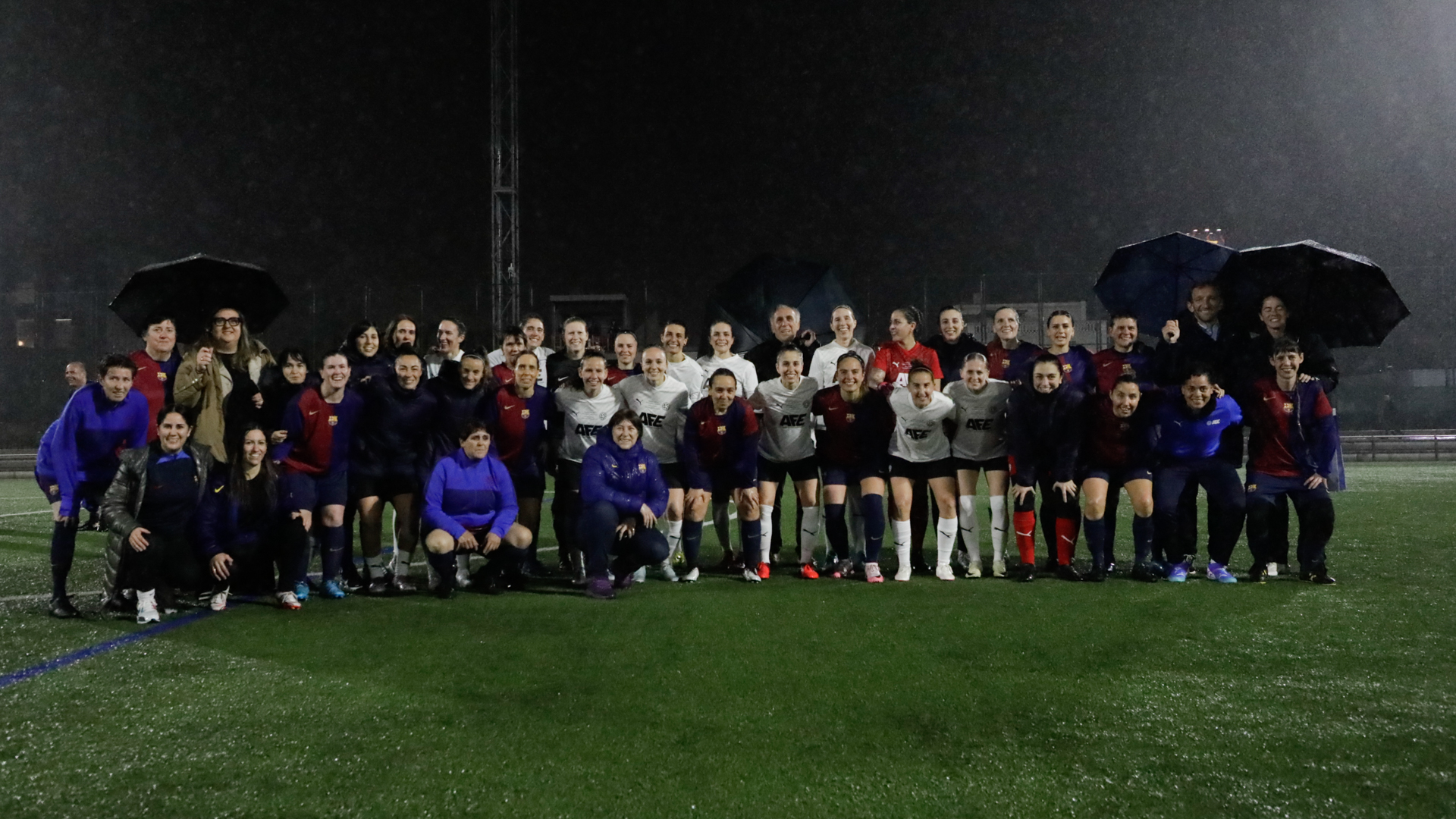 Más que un partido de fútbol: Agrupació de Jugadors F.C. Barcelona Femení y Selección AFE Veteranas marcan goles por la igualdad
