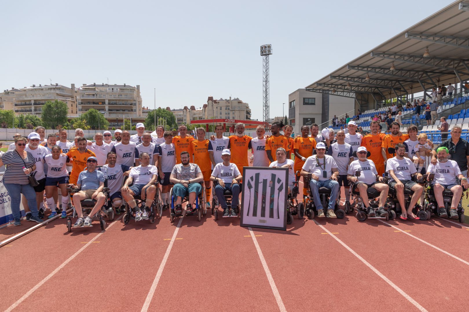 AFE y veteranos del Real Madrid, unidos por la solidaridad en el homenaje a Paco Pérez Durán