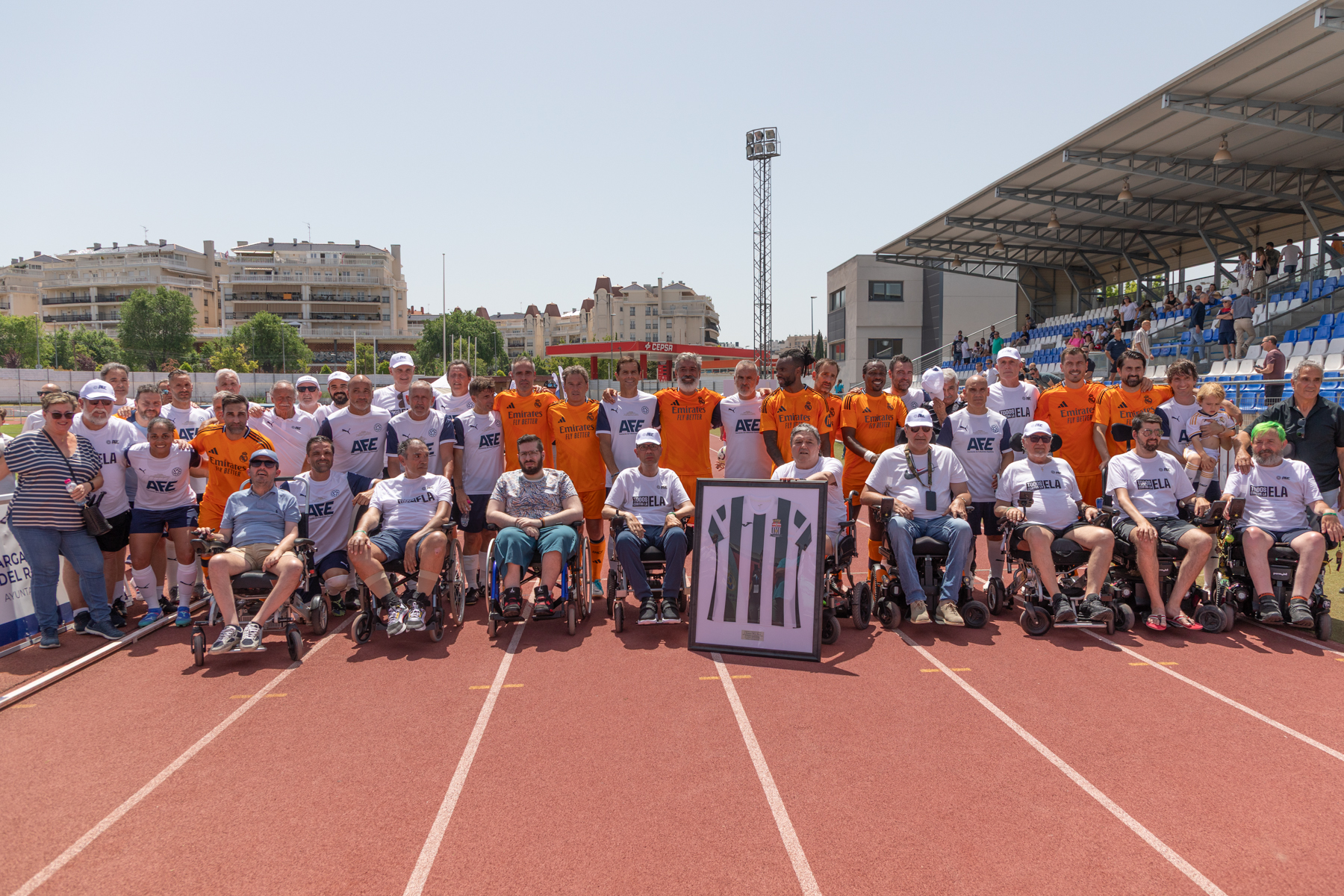 AFE y veteranos del Real Madrid, unidos por la solidaridad en el homenaje a Paco Pérez Durán
